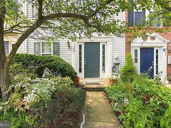 3rd image of 940 Harrison Cir