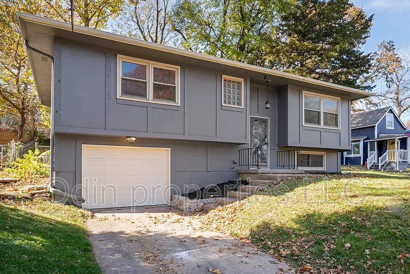 4 bed, 2.0 bath, 1450 sqft, $2,100 — Photo 3