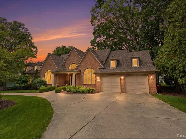 5110 Kitson Ln, West Bloomfield, MI 48324