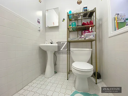 Rented by ZealEstate Group Inc | media 9