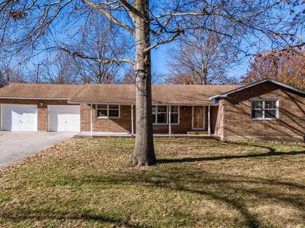 106 17th Ave N, Greenwood, MO 64034