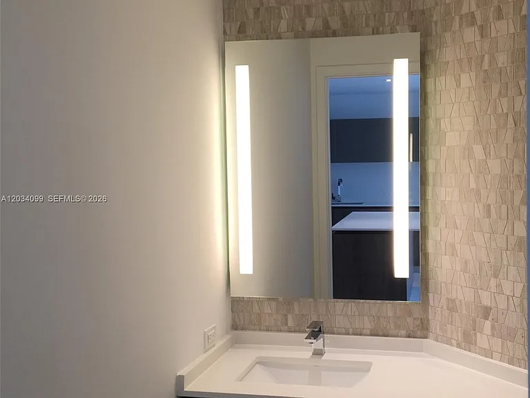 68 SE 6th St #1108 — Photo 6