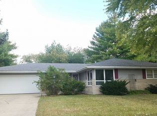 1810 Maness Ct, Sycamore, IL 60178