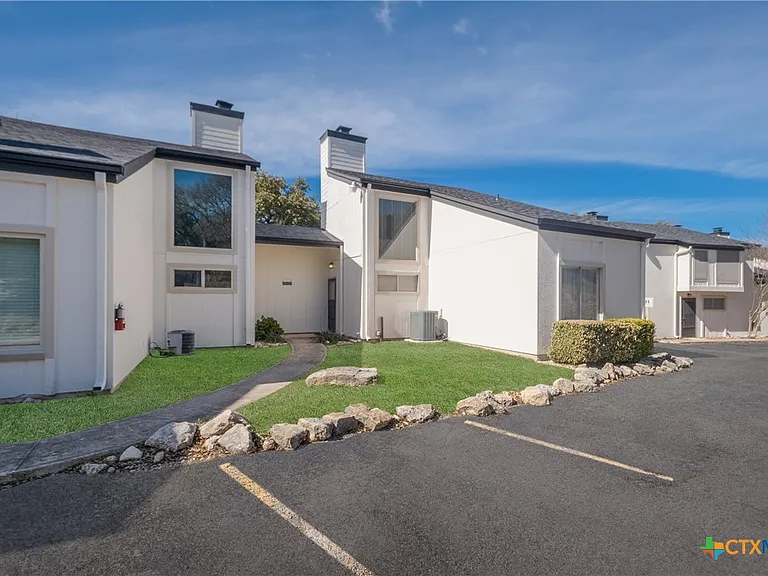 1135 Parkview Dr #C16 — Photo 2