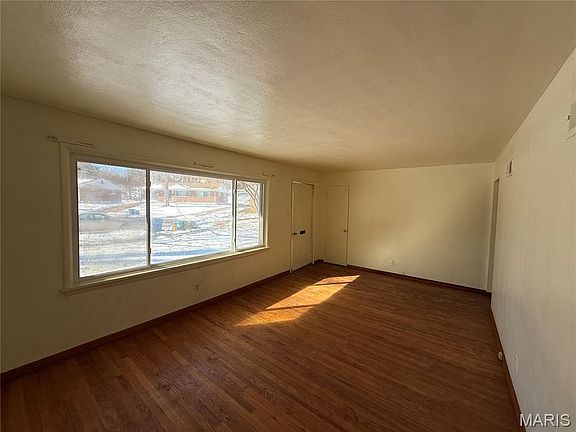5th image of 100 Florwood Ct