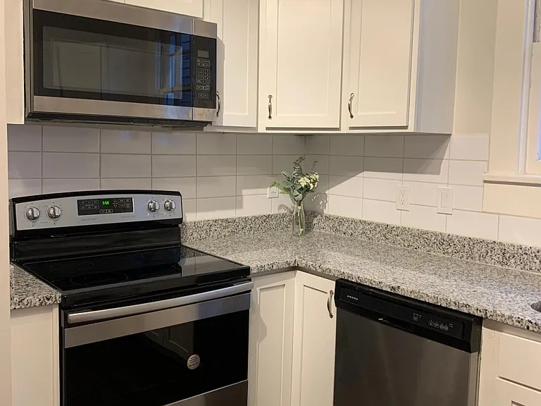 1218 N Main St — Photo 24