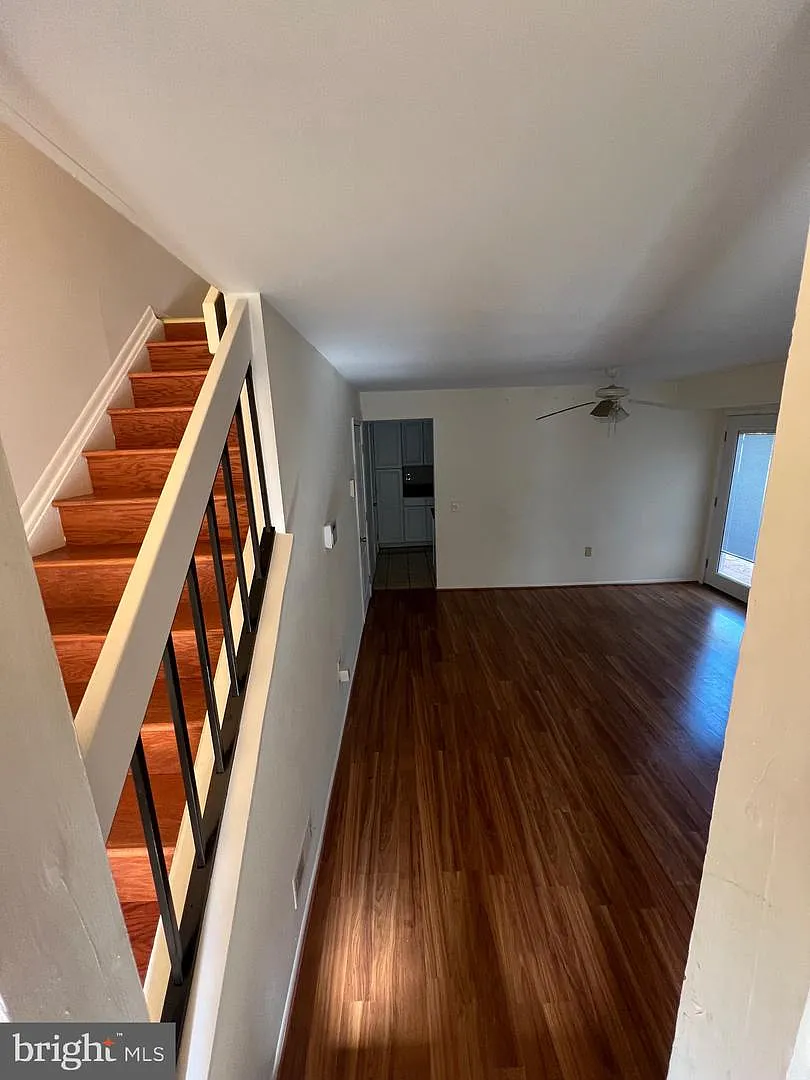 3 bed, 1274 sqft, $2,600 — Photo 2