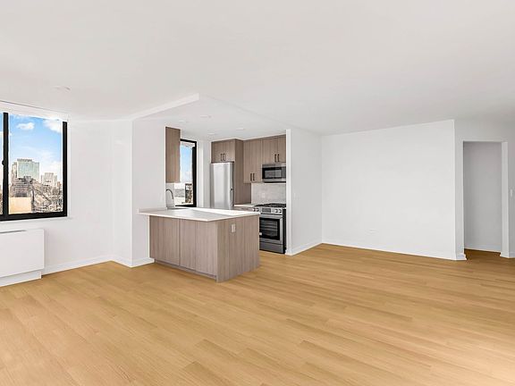 5th image of 200 W 60th St #26G