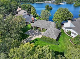 2056 Valley Lo Ln, Glenview, IL 60025