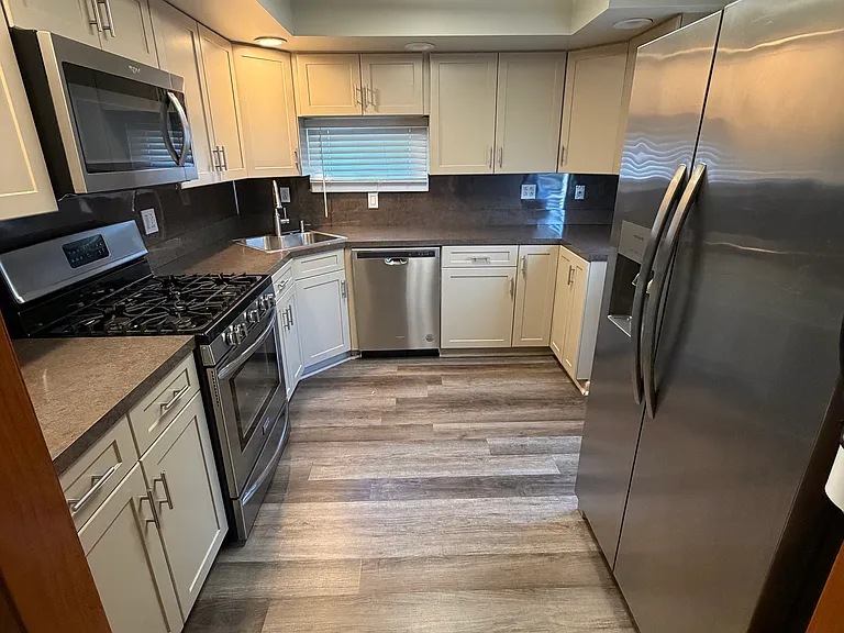 534 Ridgeway St #B — Photo 1