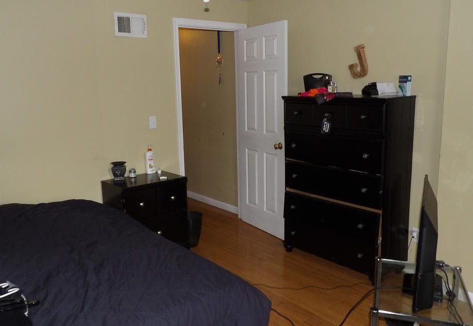 2nd image of 1844 N Willington St