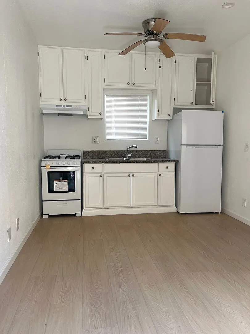 842 Alamitos Avenue — Photo 4