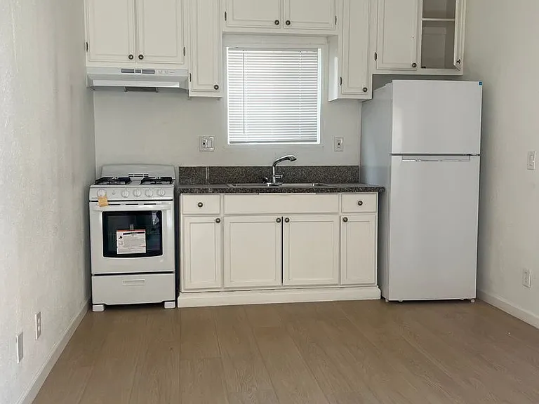 842 Alamitos Ave — Photo 24