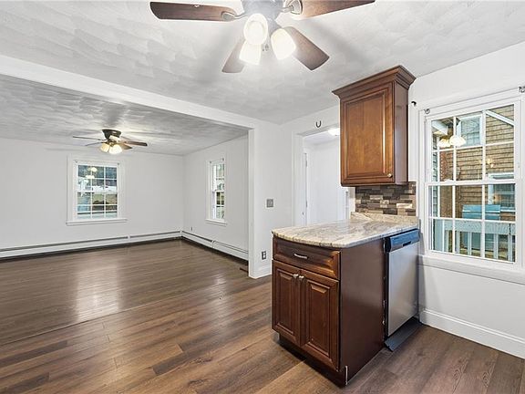 5th image of 252 S Main St