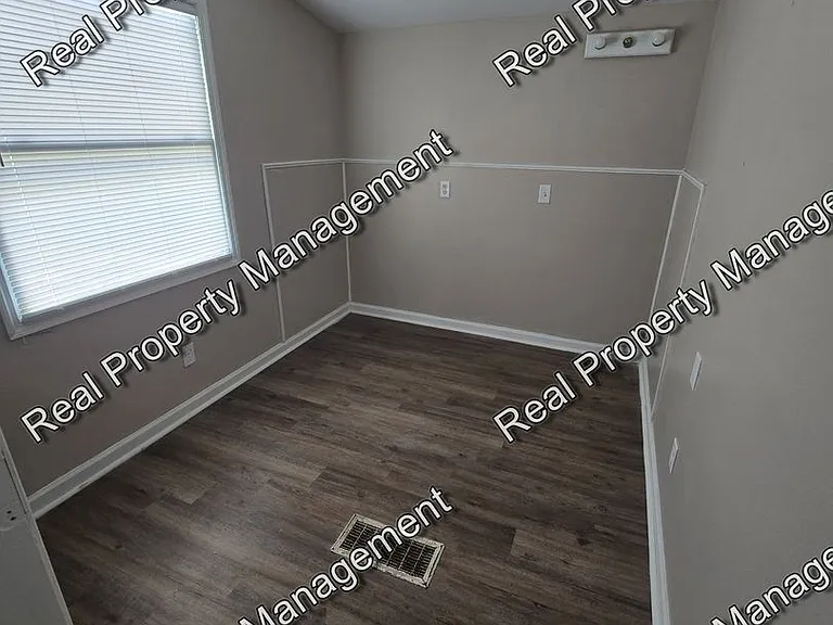 514 E Dahlgren St — Photo 5