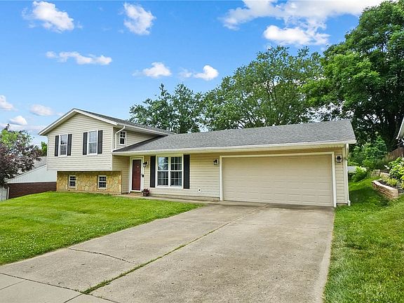 2nd image of 205 Evergreen Dr