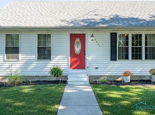 2445 Rochester Pl, Northwood, OH 43619