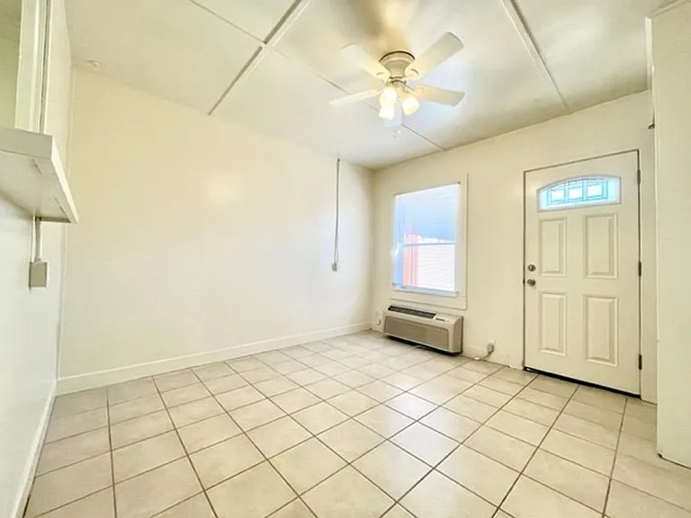 1519 Spruce Ave — Photo 2