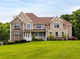 33 Athena Ct, Mahopac, NY 10541