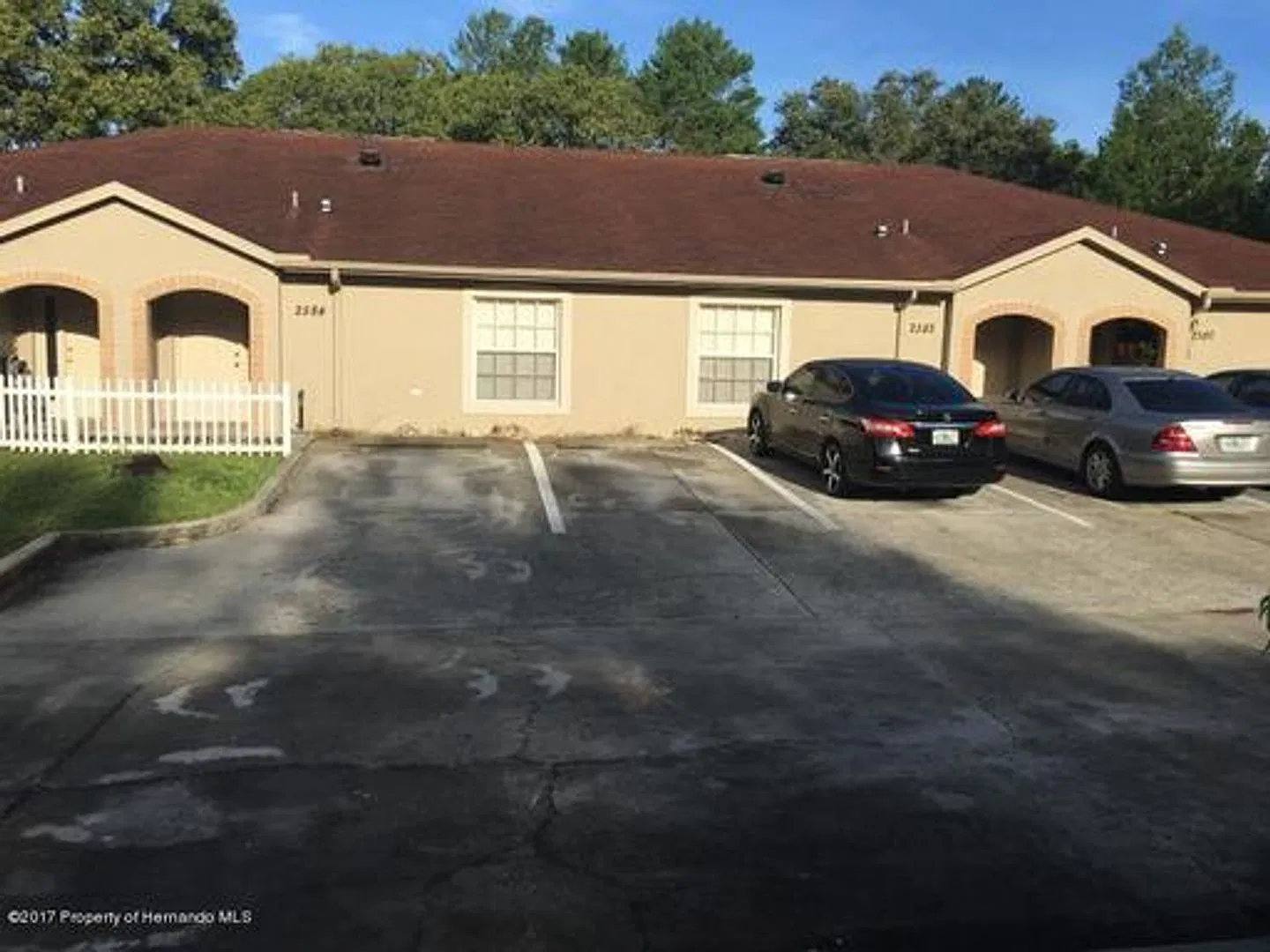 Large 2 bed 2 bath inside laundry. Pet friendly. — Photo 1