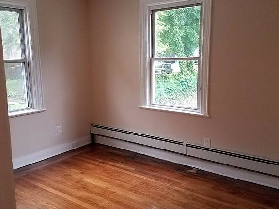 2nd image of 136 Franklin Ave
