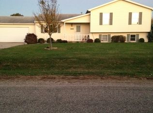 14144 Grandview Dr, Manito, IL 61546