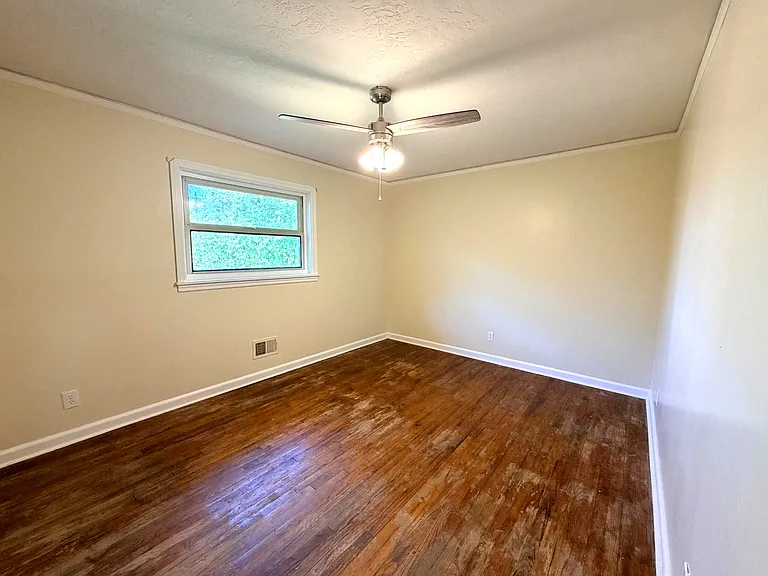 204 Pineview Dr — Photo 12