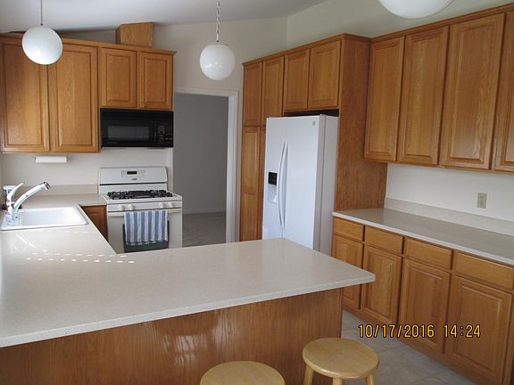 5th image of 414 Dennis Dr