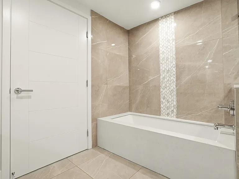 1070 S Holt Ave — Photo 31