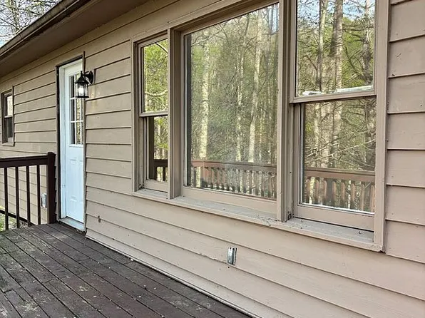 9851 Double Island Rd, Green Mountain, NC 28740