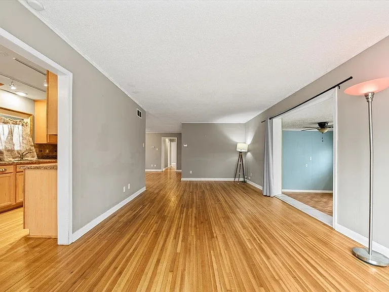 1073 Ivy Rd — Photo 7