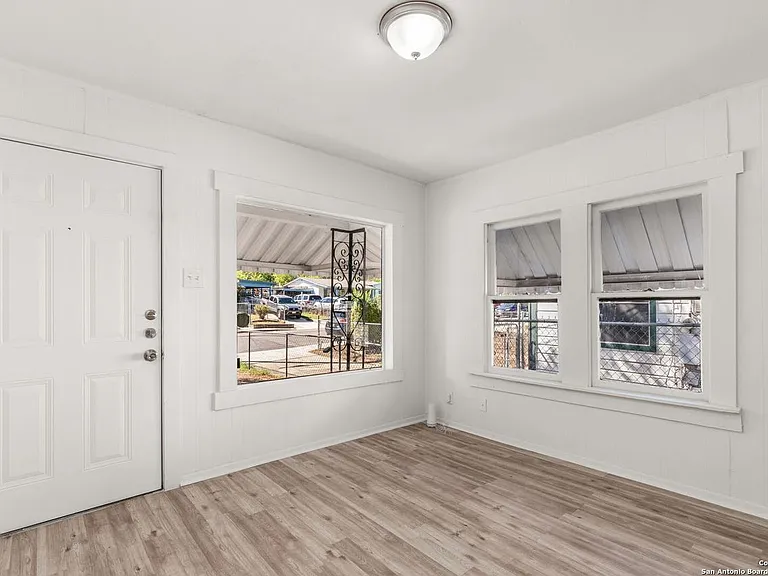 2031 Lamar St — Photo 8
