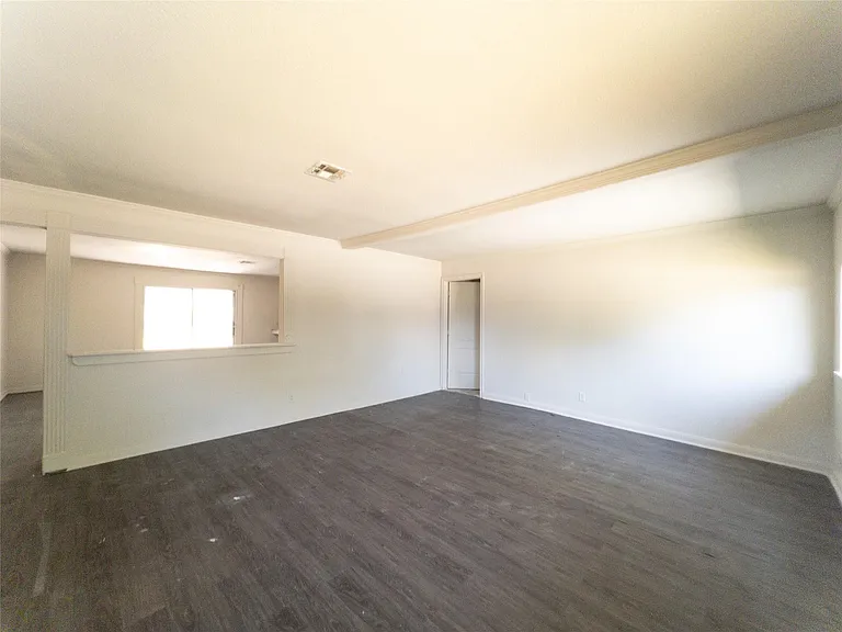 814 Eastlake St — Photo 7