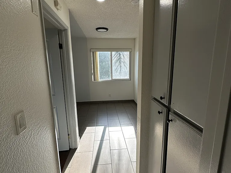1033 Broad Ave #201 — Photo 5
