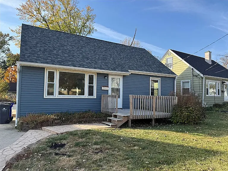 4 bed, 2200 sqft, $2,300 — Photo 2