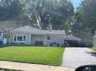 11 Pine St, Carpentersville, IL
