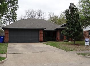 920 Downing St, Forney, TX 75126