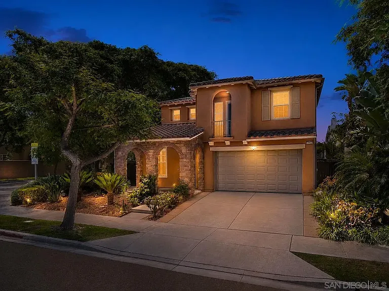 10449 Monterey Ridge Dr — Photo 1