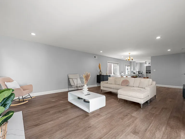 14034 Valerio St — Photo 7