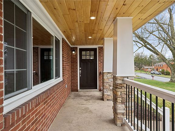 2nd image of 3560 Meadow Gate Dr