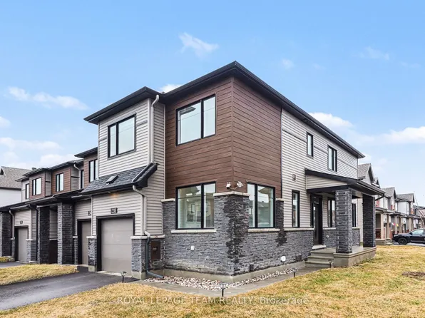 338 Establish Ave, Ottawa, ON K4A 5R9