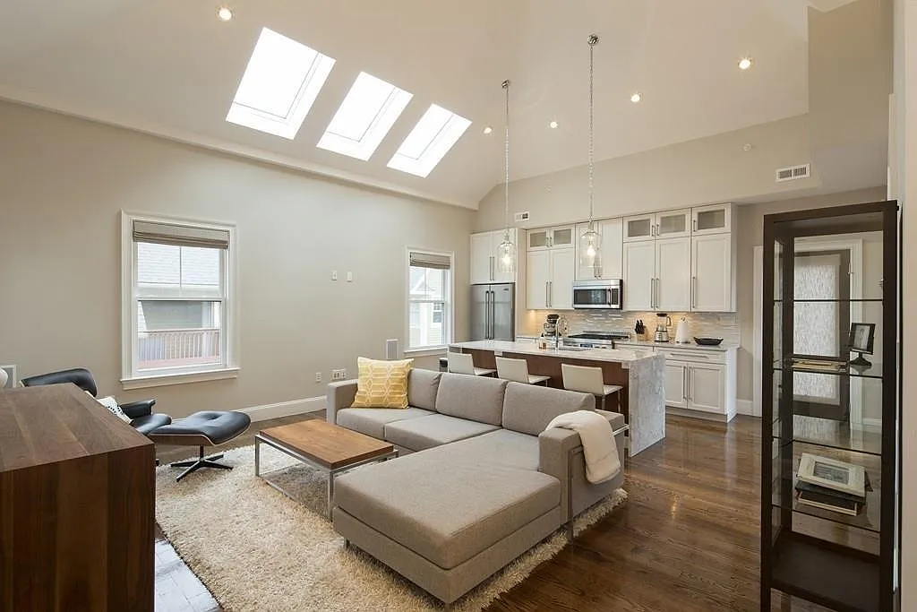 3 bed, 1256 sqft, $2,000 — Photo 2