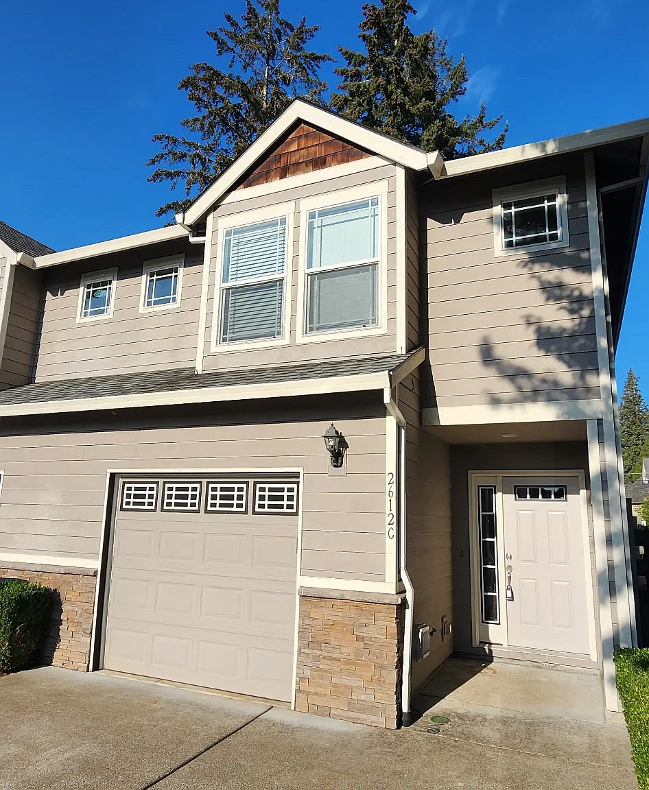 3 bed, 2.5 bath, $2,100 — Photo 1