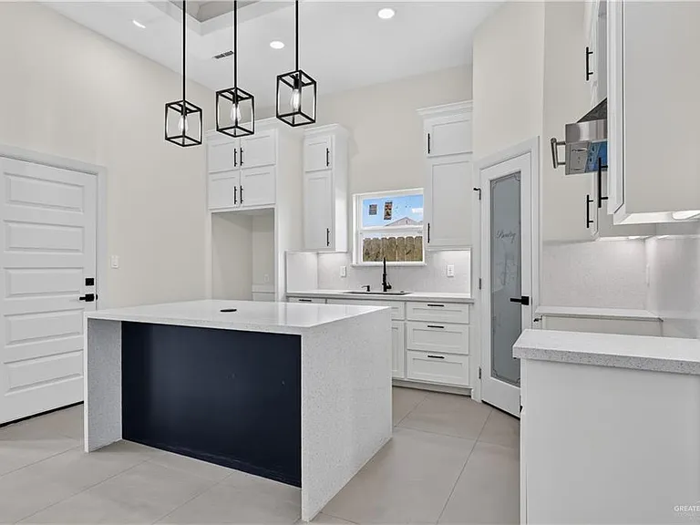 1417 W Dawes Ave — Photo 8