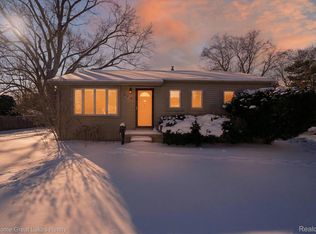 819 Southwood Dr, Fenton, MI 48430