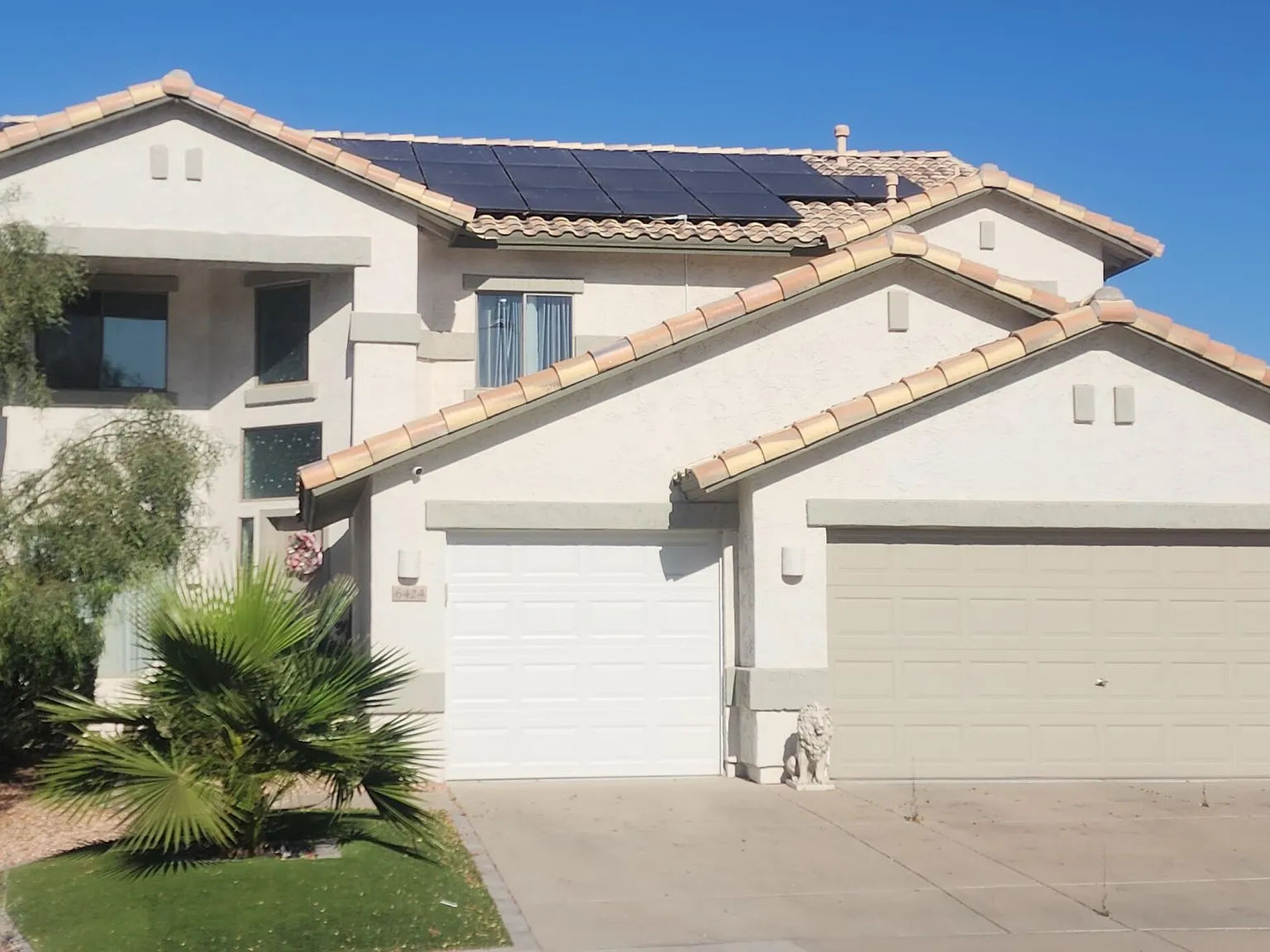 4 bed, 2.5 bath, 3047 sqft, $3,700 — Photo 2