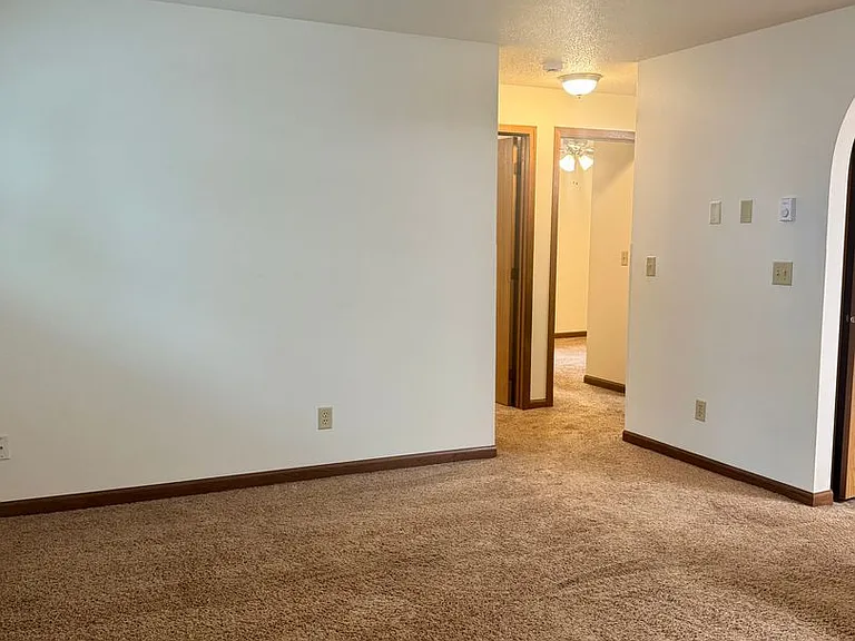 927 Briar Ln — Photo 12
