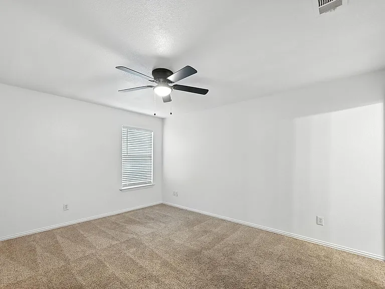 1713 Manor Garden Curv — Photo 3
