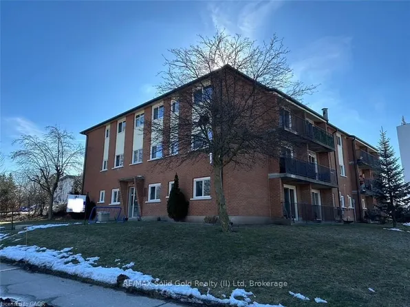 15 Mowat Blvd, Kitchener, ON N2E 1J1