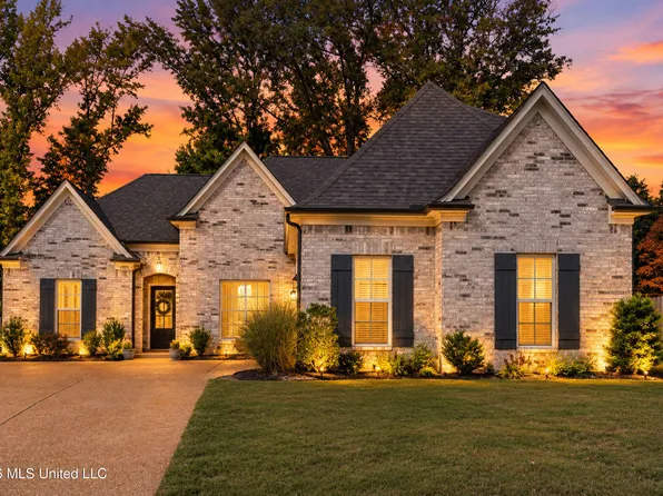 1703 Benton Dr, Nesbit, MS 38651